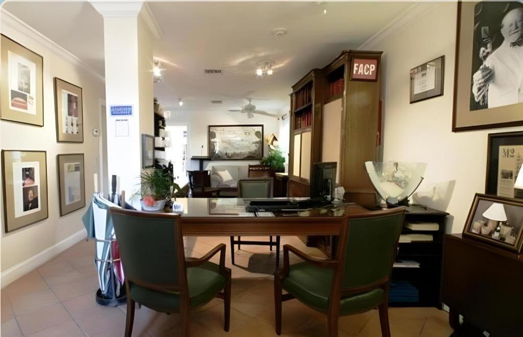 The Caribbean Court Boutique Hotel Vero Beach Buitenkant foto